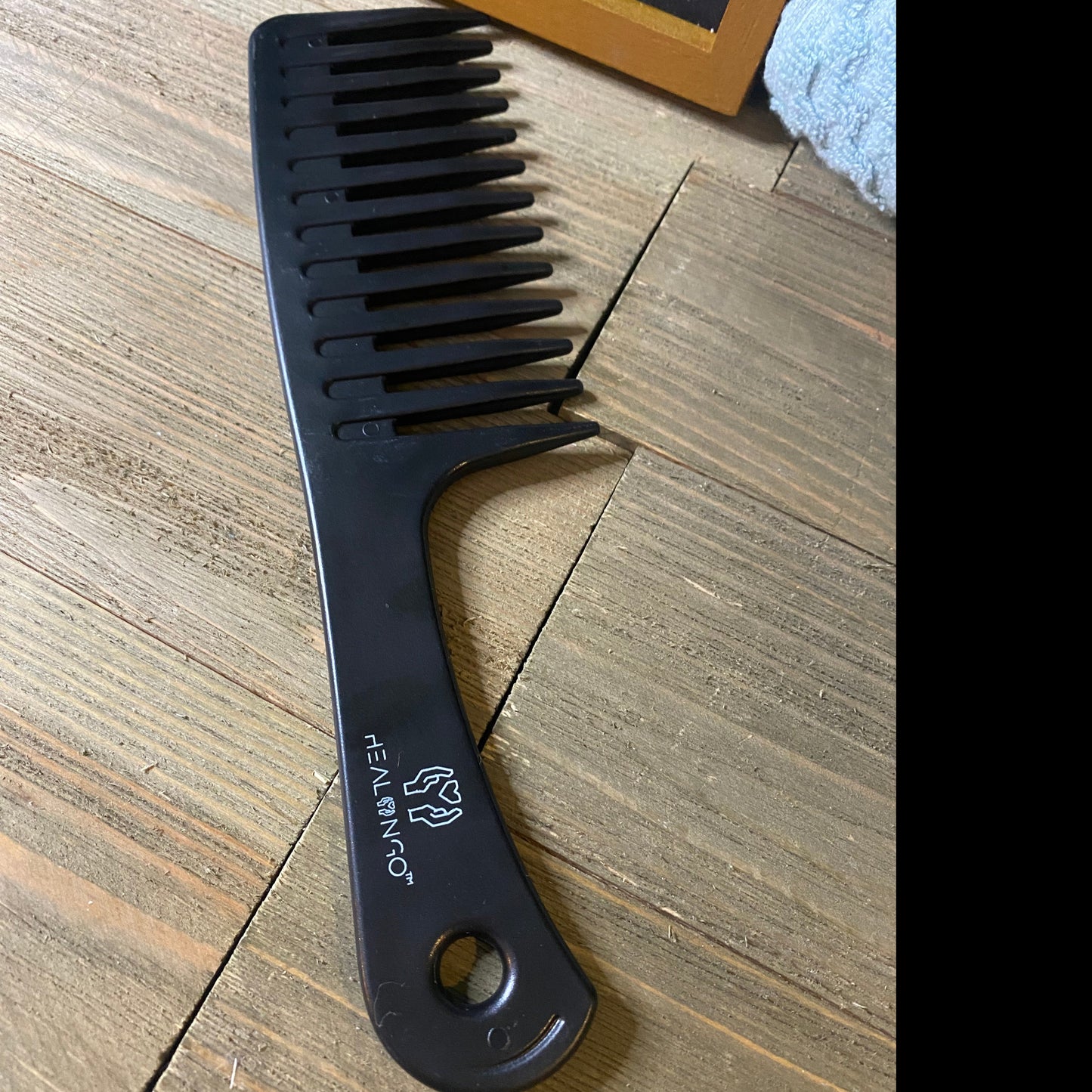 Healngo Wide Tooth Comb: Gentle Detangling for All Hair Types